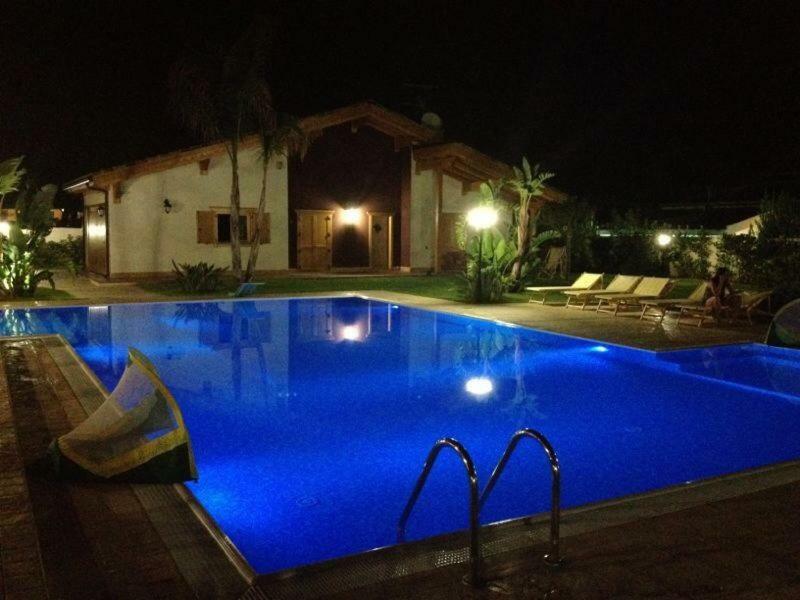 Depandance Con Piscina E Jacuzzi Fontane Bianche